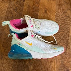 Women’s Size 6 Nike 270s Sneakers